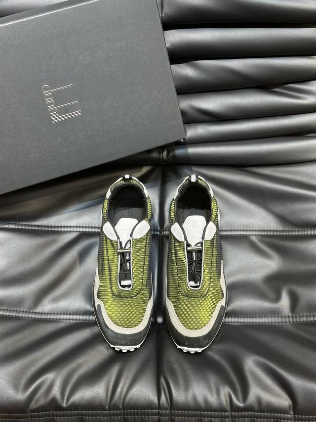 Dunhill登喜路男士系带休闲鞋运动鞋，这款采用进口头层牛皮拼原版防水布材质，高品质轻便舒适配色年轻又有活力，轻盈的橡胶鞋底和防滑细节增强抓地力和稳定性，提高