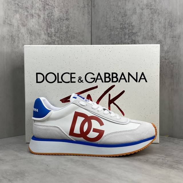 新款上架 Dolce&Gabbana 杜嘉班纳 情侣休闲运动鞋 Dg Together 系列以品牌 Dna 摩登视角灵感源泉 新一代年轻人为设计出发点。全新 S