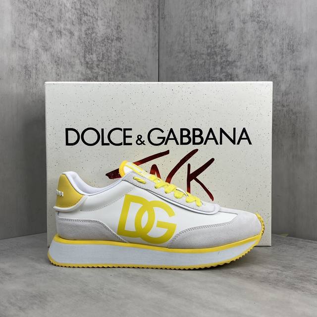新款上架 Dolce&Gabbana 杜嘉班纳 情侣休闲运动鞋 Dg Together 系列以品牌 Dna 摩登视角灵感源泉 新一代年轻人为设计出发点。全新 S