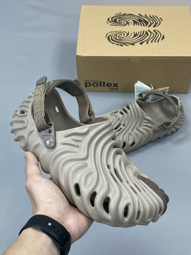 当天现货 Crocs 卡骆驰 是全球创新休闲男、女、童鞋的出色品牌。 Crocs秉承核心的塑模鞋履工艺，推出了适宜四季的丰富休闲鞋品。所有crocs鞋款均采用c