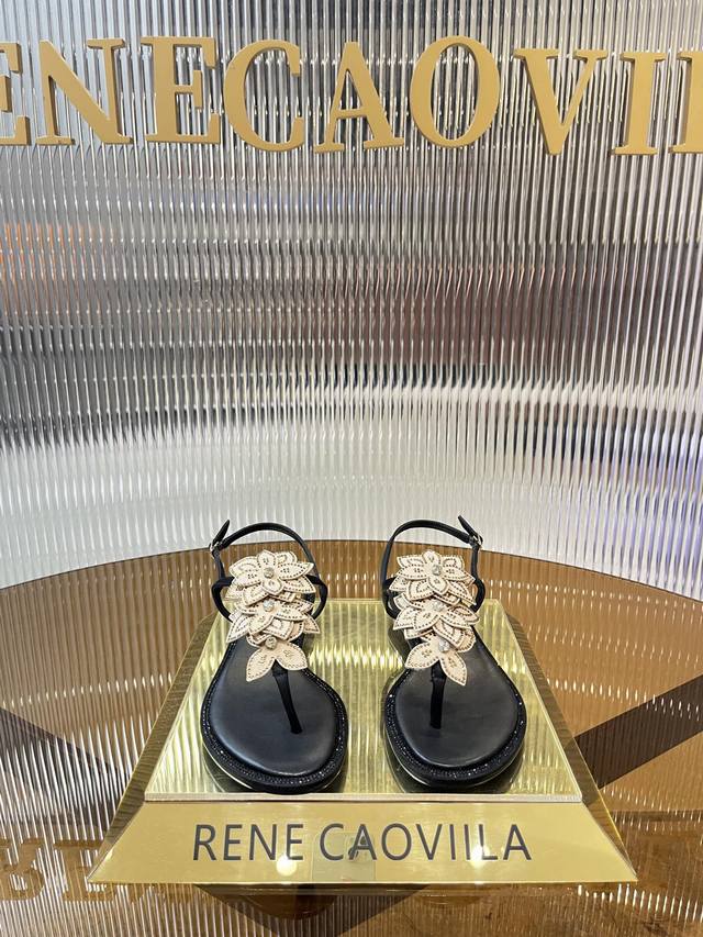 顶级版 2024芮妮乔薇拉 新款花朵凉鞋，手工镶嵌的同色水晶，三种规格的成叠精致花瓣，平底设计，让你魅力和舒适同时拥有， 鞋面：进口羊皮施华洛水晶 内里：珠光羊