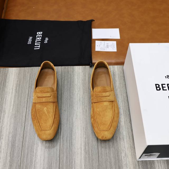 出厂价 Berluti布鲁提男士套脚乐福鞋 这款具有独特现代感的鞋履打破常规，用皮质鞋面搭配极为柔韧且超轻的鞋底。面料采用原版磨砂牛皮纯手工雕刻色。柔软水染牛皮