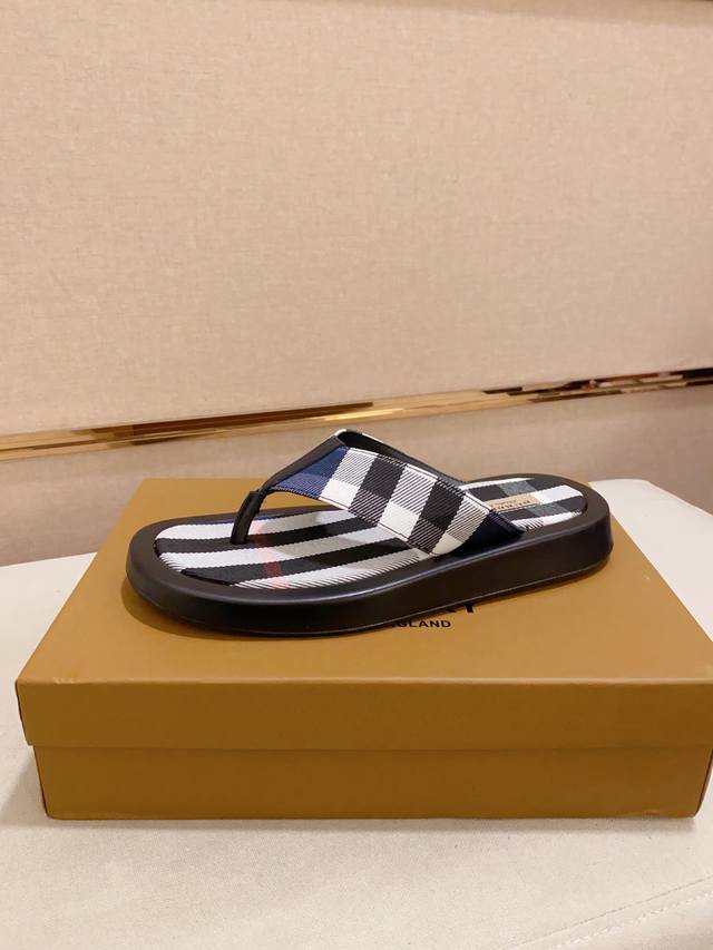 工厂价 Burberry 巴宝莉 凉鞋 男鞋高端品牌 官网1:1最新力作：原版开模定制，面料釆用进口原版材料制作，升级版大底，更轻便，防滑。市场顶级品质，简单不 - 点击图像关闭
