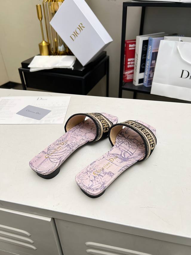 皮底30 Dior迪奥最新火爆款，一款春新品、这款真丝锻面+3D电秀鞋，绽现现代的设计理念。怎么搭配怎么好看。上脚舒适。 码数:35-40 41 42定做 - 点击图像关闭