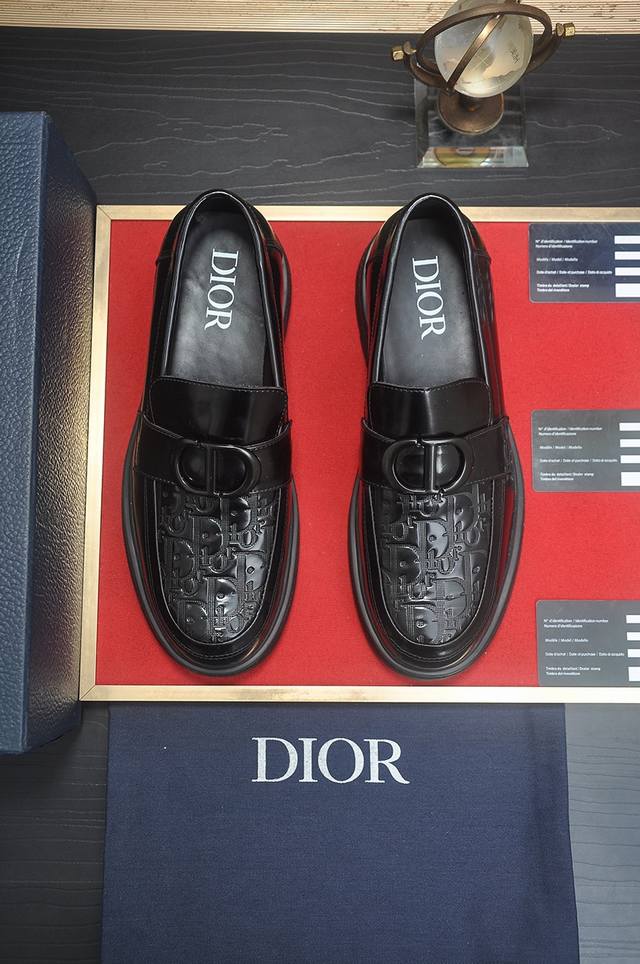 出厂价 Dior 迪奥 官网全球首发 男鞋高端品牌 最新力作：意大利进口原版专用牛皮+牛皮内里原版包头橡胶大底 柔软舒适，让行走更加便捷舒适 尺码:38-44