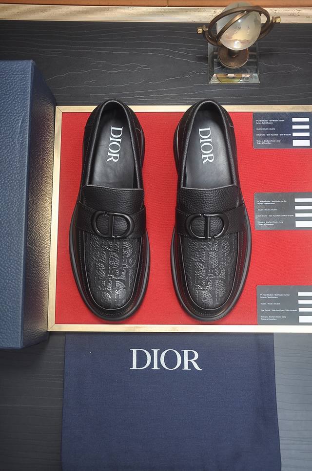出厂价 Dior 迪奥 官网全球首发 男鞋高端品牌 最新力作：意大利进口原版专用牛皮+牛皮内里原版包头橡胶大底 柔软舒适，让行走更加便捷舒适 尺码:38-44