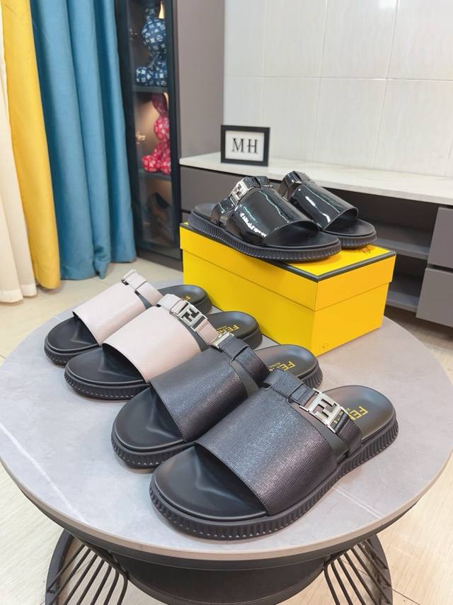 出厂价 Fendi 芬迪官网最新款男士拖鞋，原版版本，专一柜比一，Logo五金扣，轻合盈脚，码数：38--44