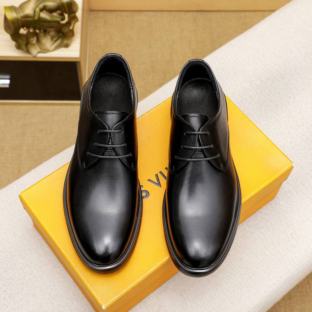 商品商标：Louis Vuitton 路易威登 休闲皮鞋 正码码数 38-44 商品材料：精选 进口头层小牛皮鞋面+羊皮内里。强烈立体视觉效果，橡胶大底 颜 色