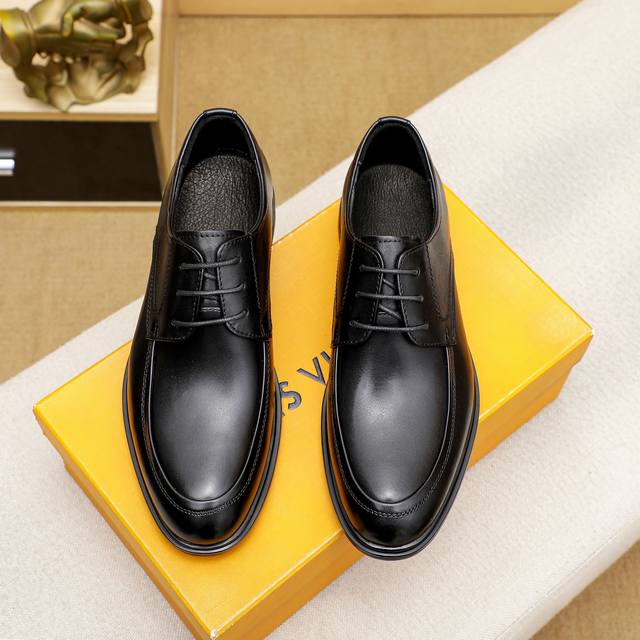 商品商标：Louis Vuitton 路易威登 休闲皮鞋 正码码数 38-44 商品材料：精选 进口头层小牛皮鞋面+羊皮内里。强烈立体视觉效果，橡胶大底 颜 色