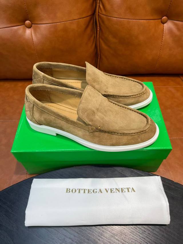 Bottega Veneta Bv新款驾车鞋 一脚蹬设计反绒鞋面，后跟bv独特编织设计，大底编织图案。码数39-44码，