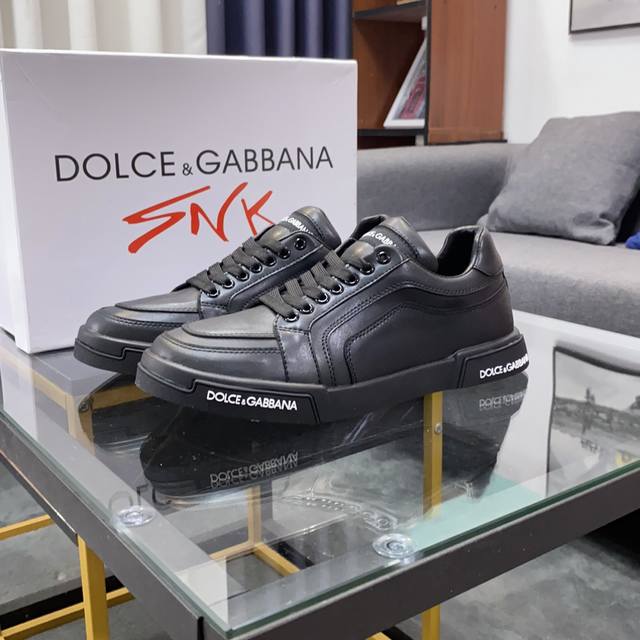 商品商标：Dolce&Gabbana 杜嘉&班纳 正码码数 38-44，45定做 商品材料：鞋面意大利牛皮拼接鞋面，羊皮垫内里，鞋底：原厂特供原版橡胶大底，独家