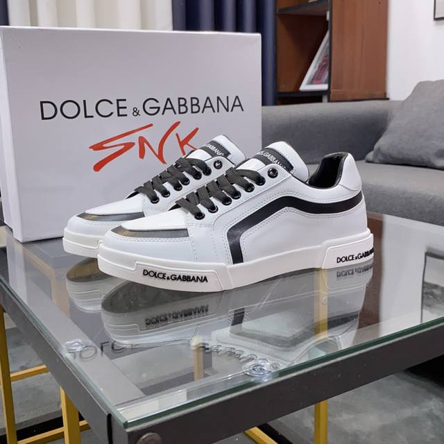 商品商标：Dolce&Gabbana 杜嘉&班纳 正码码数 38-44，45定做 商品材料：鞋面意大利牛皮拼接鞋面，羊皮垫内里，鞋底：原厂特供原版橡胶大底，独家