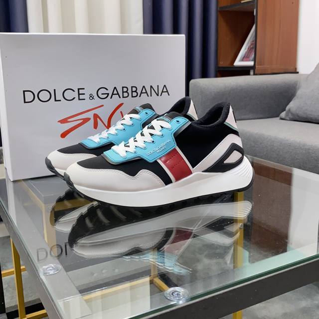 商品商标 Dolce&Gabbana 杜嘉&班纳 正码码数 38-44，45定做 商品材料 多种材料拼接鞋面，羊皮内里，鞋底：原厂特供原版橡胶大底，独家活动成型