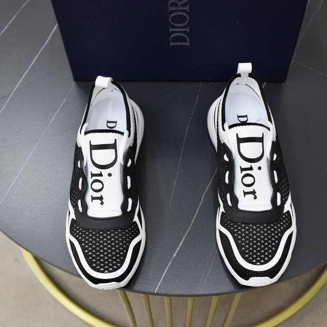 出厂价 顶级原单 Dior 迪奥 -高端品质 原单 -鞋面：进口双层针织、鞋舌品牌塑胶logo -内里：垫脚；柔软 高韧性布匹 -大底：原版轻便耐磨 橡胶：成型
