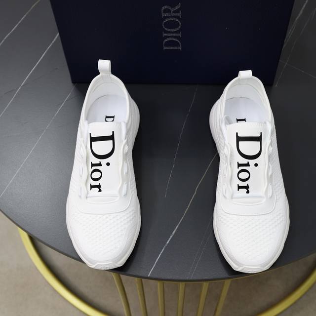 出厂价 顶级原单 Dior 迪奥 -高端品质 原单 -鞋面：进口双层针织、鞋舌品牌塑胶logo -内里：垫脚；柔软 高韧性布匹 -大底：原版轻便耐磨 橡胶：成型