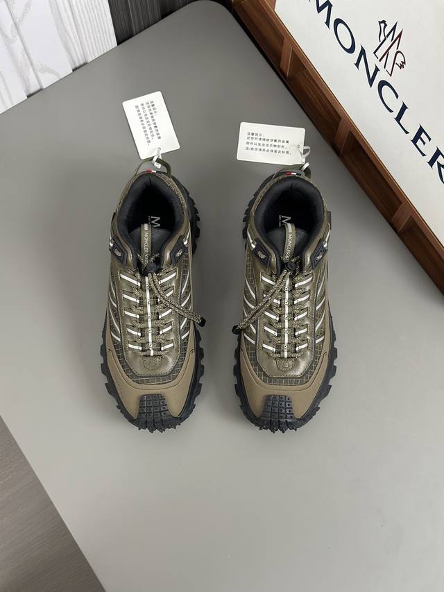 Moncler 蒙口 全新trailgrip Gtx鞋履出货 Moncler 带来了自家的原创鞋款trailgrip，依然是户外机能造型。这款鞋的设计师大有来头
