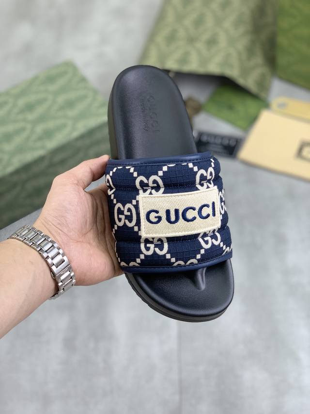 工厂价 实价 Gucci 古奇新款情侣休闲拖鞋，原版官网1:1、高品质 完美做工 透射出一种尊贵奢华，于古奇高端超凡工艺中升华其奢侈定义。原版古奇双g大底，码数