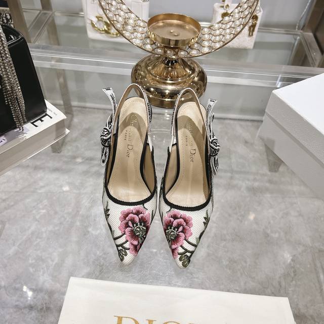 出厂 Dior迪奥尖头平底高跟凉鞋 迪奥 Dior 2024夏季新款编织 电绣重工艺制作 顶级版 上脚舒适透气 清凉 穿出不一样的风格 材质：进口编织 码数：3