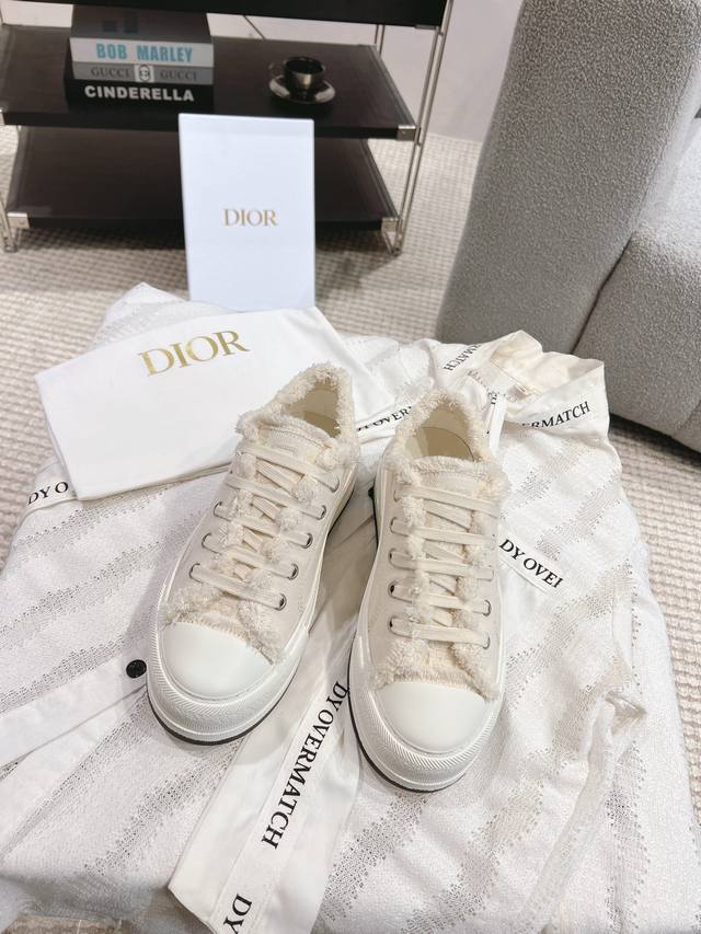 出厂价 Dior 2024迪奥walk‘N系列 厚底流须帆布鞋 休闲运动鞋这款 Walk’N‘Dior 厚底运动鞋是一款时尚单品，提升该系列的格调。Obliqu