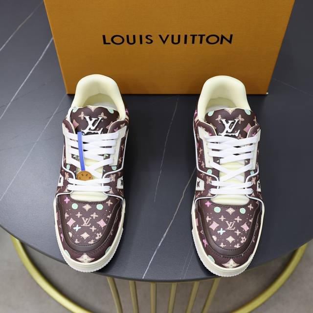 出厂价 情侣款顶级原单 品牌 Louis Vuitton Lv.路易威登 材质 原工厂牛皮材料1：1颜色 原板大底 舒适透气内里 款式类型：休闲经典款 等级：专