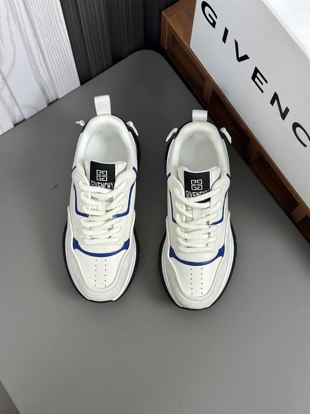 Givench* 高端精品 Size：39-44 38.45订做 光滑和镂空牛皮革运动鞋 复古设计 侧面饰以白色givenchy Logo印花 鞋带搭配小号银色