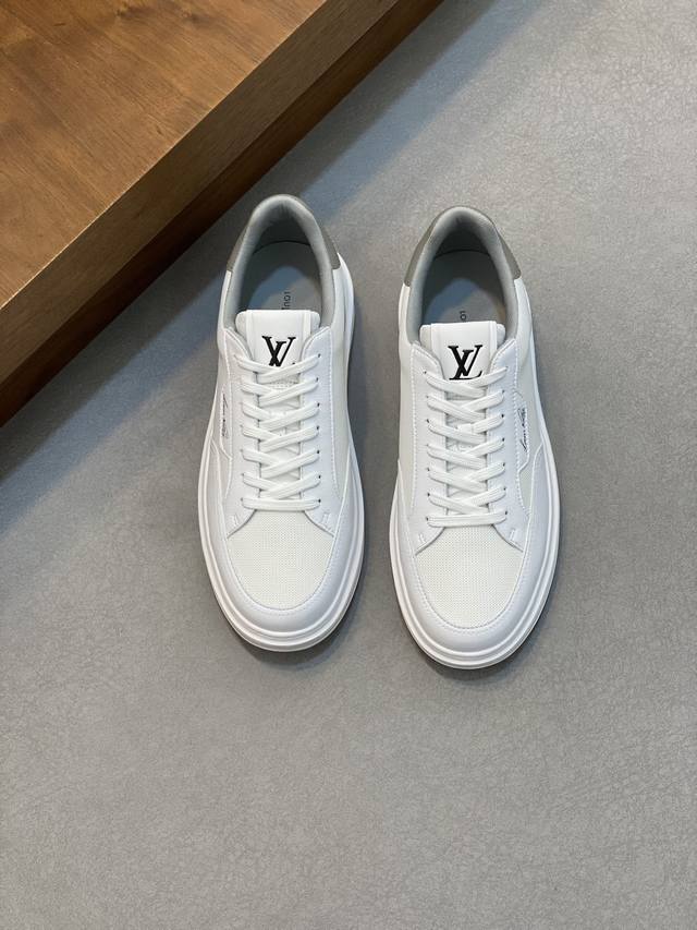 Louis Vuitton 路易 -高端品质 原单 -鞋面：纳帕小牛皮、高周波品牌logo -内里：高弹力帆布布匹，牛皮垫脚 -大底：超轻tpu发泡成型大底 -