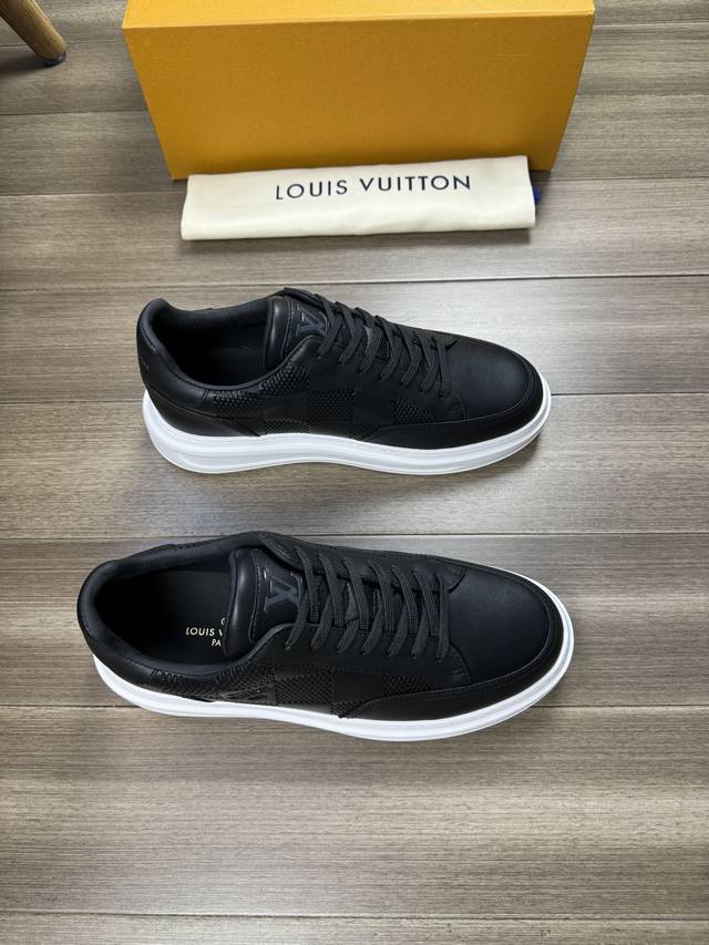 Louis Vuitton 路易威登 -高端品质 原单 -鞋面：摔纹小牛皮、鞋身空压品牌图腾、鞋舌.后跟.高周波品牌logo -内里：水染牛皮 -大底：超轻tp