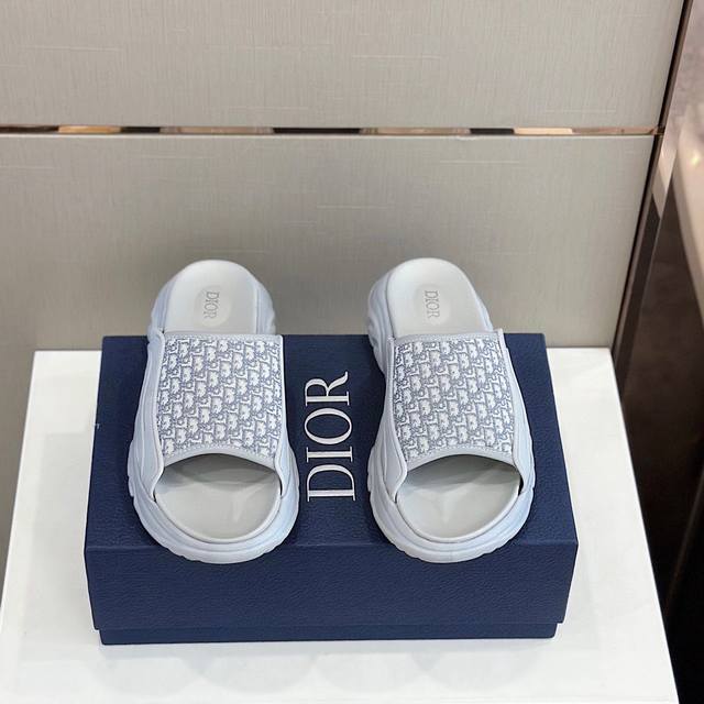 实价 Dior迪奥 最新款h-Town 系列 Oblique 厚底 拖鞋 凉鞋，码数38-45 原版购入开发 做货 这款 Dior H-Town 凉鞋致敬运动风