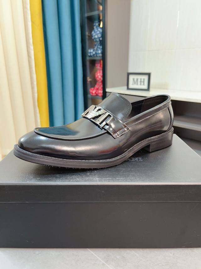 出厂价 阿玛尼armani 最新時尚休闲皮鞋鞋面選用进口上等小牛皮进口 真皮里 上脚轻巧舒适透气 原版橡膠耐磨大底，实物拍摄實物更好看，码数：38--44