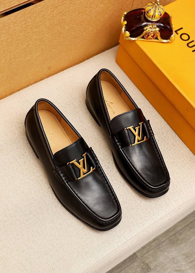 商品商标：Louis Vuitton 路易威登 休闲皮鞋 正码码数 38-44 45订制 商品材料：精选 进口头层小牛皮鞋面+原版五金扣，进口头层牛皮内里。强烈