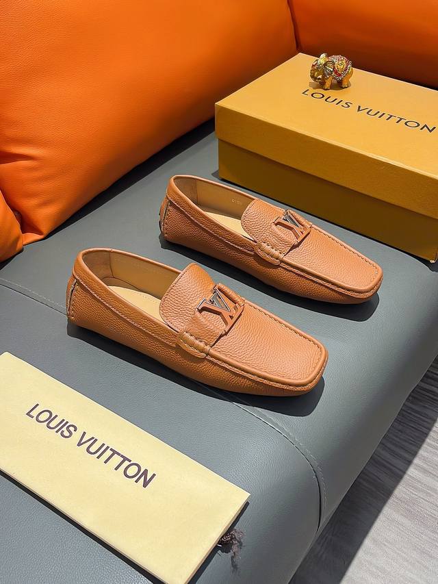 商品名称：Louis Vuitton 路易 威登 高端版本， 原版牛皮， 正规码数：38-44 豆豆鞋 商品材料：进口水染牛里，原版橡胶大底，百搭舒适。