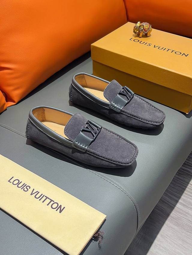 商品名称：Louis Vuitton 路易 威登 高端版本， 原版牛皮， 正规码数：38-44 豆豆鞋 商品材料：进口水染牛里，原版橡胶大底，百搭舒适。