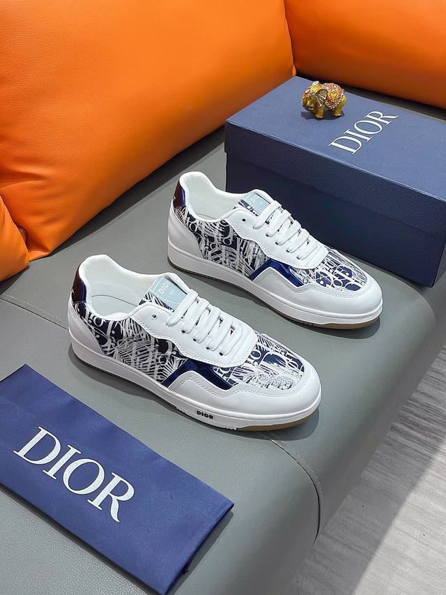 商品名称：Dior 迪奥 正规码数 38-44 休闲鞋 商品材料：精选 牛皮鞋面，柔软羊皮内里；原厂大底。