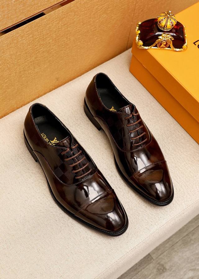 商品商标：Louis Vuitton 路易威登 商务皮鞋 正码码数 39-44 38.45.46订制 商品材料：精选 进口头层开边珠牛皮鞋面，进口头层牛皮内里。