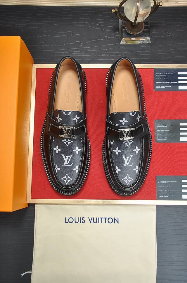 出厂价 Louis Vuitton 原单 新款lv路易威登 * 顶级版本 Lv经典潮鞋 选用进口原版牛皮 水染牛皮内里.原版耐磨橡胶大底 高品质精品 码数38- - 点击图像关闭
