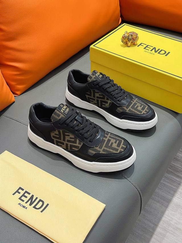 商品名称：Fendi 芬迪 正规码数 38-44 休闲鞋 商品材料：精选 牛皮鞋面，柔软羊皮内里；原厂大底。
